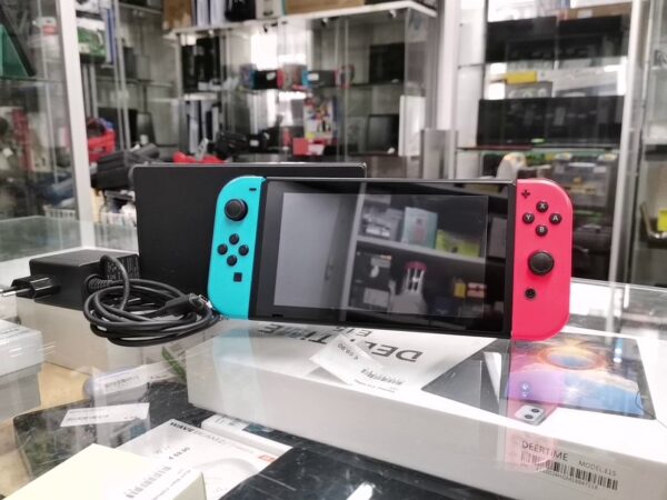 Nintendo Switch | Mit Ladegerät  | Zustand: Gut | Farbe: schwarz – Bild 2