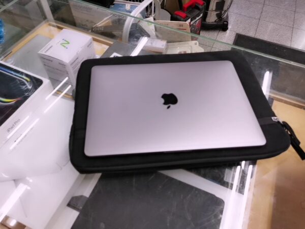 Macbook Pro 13,2 Thunderbolt 3 Ports 2016 i5  | 8.00 GB Ram 256 GB SSD  Mit Ladegerät mit Touch Bar  | Zustand: Sehr Gut – Bild 2
