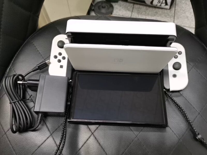 Nintendo Switch OLED |  Mit Ladegerät  | Zustand: Gut | Farbe: weiss – Bild 4