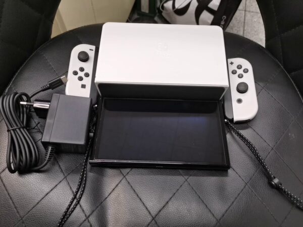 Nintendo Switch OLED |  Mit Ladegerät  | Zustand: Gut | Farbe: weiss – Bild 5