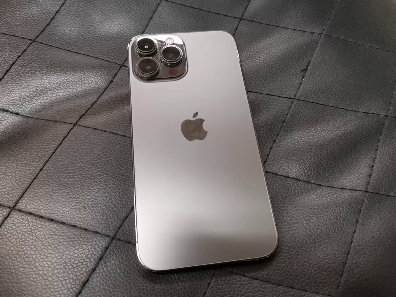 iPhone 13 Pro Max 128GB | Akku 87% | SimLock: Frei | Zustand: In Ordnung – Bild 4