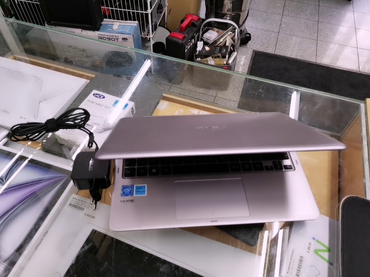 Asus Celeron Cpu N3050 | 2.00 GB Ram 32 GB SSD Windows 10 Touchscrren mit Ladegerät | Zustand: Sehr Gut – Bild 2