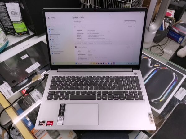Lenovo Amd Ryzen 5 5500 U | 8.00 GB 512 GB SSD Windows 11 Home  | Zustand: Sehr Gut