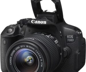 Canon EOS 700D mit Objektiv EF-S 18-55mm 3.5-5.6 IS STM | Auslösungen: 2175 |  mit Akku und Ladegerät | Zustand: Sehr Gut