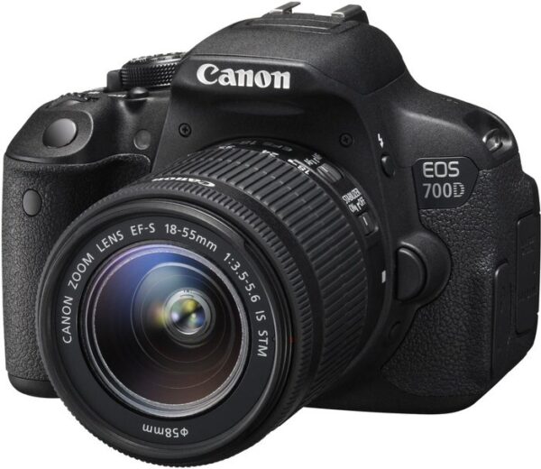 Canon EOS 700D mit Objektiv EF-S 18-55mm 3.5-5.6 IS STM | Auslösungen: 2175 |  mit Akku und Ladegerät | Zustand: Sehr Gut – Bild 3