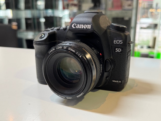 Canon EOS 5D Mark II mit EF 50mm 1:1.4 | Mit Ladegerät | Batteriegriff | Zustand: Gut – Bild 3