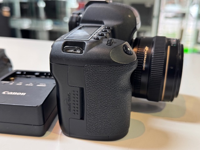 Canon EOS 5D Mark II mit EF 50mm 1:1.4 | Mit Ladegerät | Batteriegriff | Zustand: Gut – Bild 6