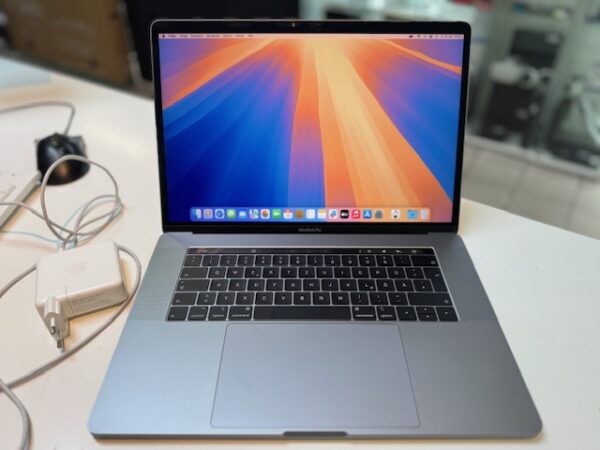 Apple MacBook Pro 15.4 2019 Touch Bar  | Core i9  |  16GB Ram  |  512GB SSD  |  Ladezyklen 75  |  Mit Originale Ladegerät   | Zustand: Wie Neu – Bild 2