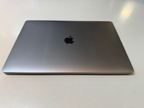 Apple MacBook Pro 15.4 2019 Touch Bar  | Core i9  |  16GB Ram  |  512GB SSD  |  Ladezyklen 75  |  Mit Originale Ladegerät   | Zustand: Wie Neu – Bild 3