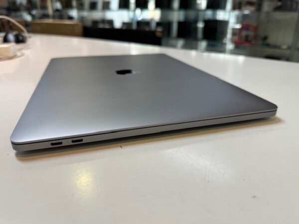 Apple MacBook Pro 15.4 2019 Touch Bar  | Core i9  |  16GB Ram  |  512GB SSD  |  Ladezyklen 75  |  Mit Originale Ladegerät   | Zustand: Wie Neu – Bild 6