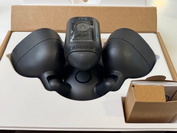 Ring Flutlichtkamera Cam Wired Pro Überwachungskamera | War nur Verpackung aufgemacht  |  Überwachungskamera aussen mit WLAN | HD-Video | LED-Flutlicht | Nachtsicht | Bewegungserfassung & Sirene | Alexa-kompatible Sicherheitskamera | Zustand: Neu – Bild 3