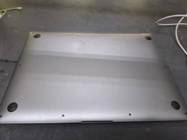Macbook Air Rentina 13 Zoll 2018, DE  | i5 | 8GB | 128Gb SSD | Zyklen 556 | Intel UHD Graphics 617 | mit Ladegerät | Zustand: In Ordnung – Bild 5