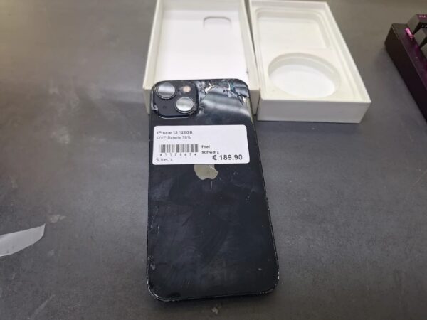 iPhone 13 128GB | mit Originalverpackung | hinten gebrochen | Display Sprung Baterie 78% | SimLock: Frei | Zustand: Schlecht | Farbe: schwarz | Akku: 78% – Bild 3
