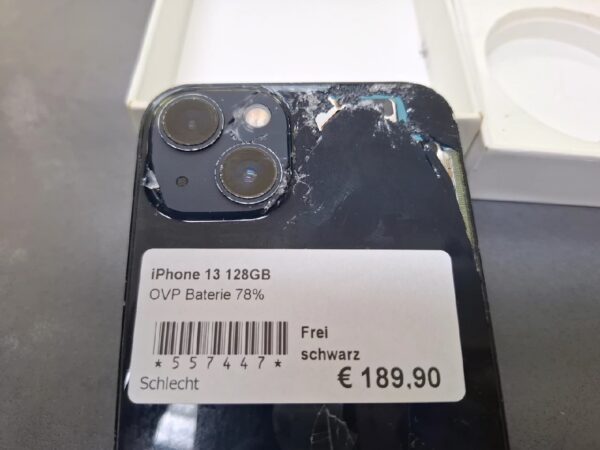 iPhone 13 128GB | mit Originalverpackung | hinten gebrochen | Display Sprung Baterie 78% | SimLock: Frei | Zustand: Schlecht | Farbe: schwarz | Akku: 78% – Bild 4