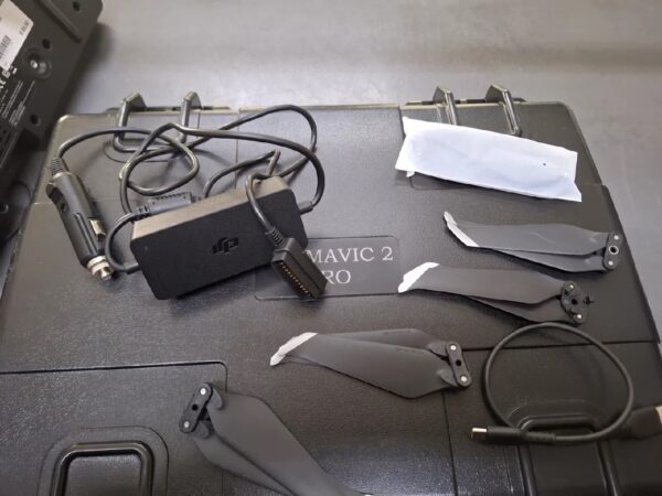 DJI Mavic 2 Pro mit Fly More Combo | Koffer | mit 3 Akkus  |mit Ladegerät | Controller ohne Ladekabel | Zustand: Sehr Gut – Bild 4