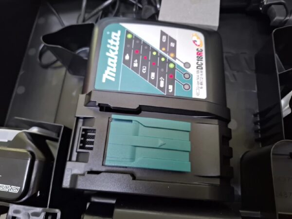 Makita DDF482RFEB Black Edition | Koffer schwarz | mit Ladegerät und 2 Akkus 3 Ah  | Zustand: Sehr Gut – Bild 4