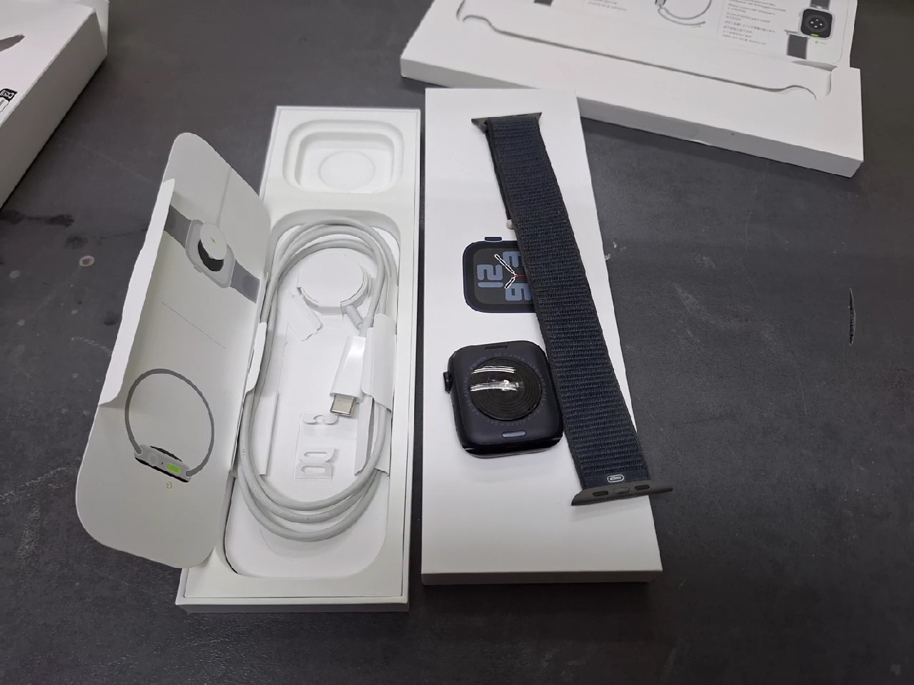 Apple Watch Se (gps) (aluminium) 44 Mm (2. Generation) | mit Originalverpackung | 100% akku | hat eine kleine Spur auf Gehäuse (sieh Foto 6) | Zustand: Sehr Gut – Bild 4