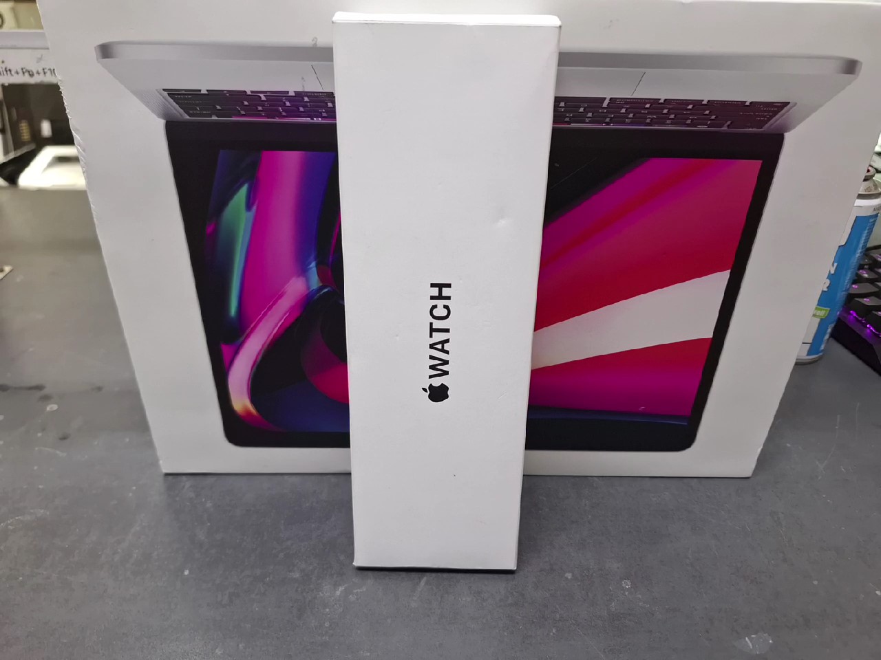 Apple Watch Se (gps) (aluminium) 44 Mm (2. Generation) | mit Originalverpackung | 100% akku | hat eine kleine Spur auf Gehäuse (sieh Foto 6) | Zustand: Sehr Gut – Bild 5