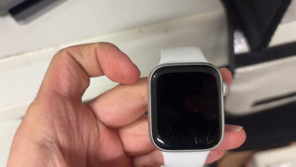 Apple Watch Series 8 45mm GPS | Display Zerkratzt  | Zustand: Gut – Bild 2