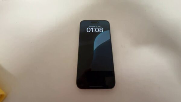 iPhone 15 Pro Max 256GB |  das Gals von vordere kamera ist gerissen oder gesplittert !Bitte siehe Fotos ! | SimLock: Frei | Zustand: Gut | Farbe: silber | Akku: 95% – Bild 4