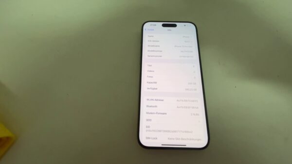 iPhone 15 Pro Max 256GB |  das Gals von vordere kamera ist gerissen oder gesplittert !Bitte siehe Fotos ! | SimLock: Frei | Zustand: Gut | Farbe: silber | Akku: 95% – Bild 6