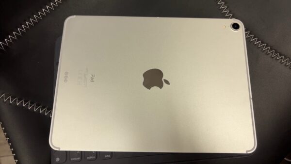 iPad Pro 11-inch Wi-Fi + Cellular Gen 1 | Wi-Fi + Cellular | 256GB  | inkel Apple Tastature  | hat Display Sprung ! | Zustand: Sehr Gut – Bild 5