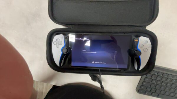 Sony Playstation Portal Remote  | Tasche | Zustand:: Sehr Gut | Farbe: weiss – Bild 4