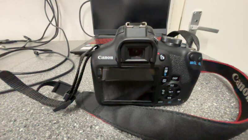 Canon Eos 2000d | Mit Obijektiv  EFS  18-55mm  | Zerkratzt  | Zustand: Gut – Bild 2