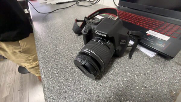 Canon Eos 2000d | Mit Obijektiv  EFS  18-55mm  | Zerkratzt  | Zustand: Gut – Bild 4