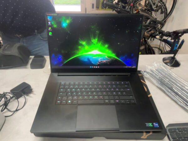 Razer Blade 16 (2024) 16 Zoll   Model:RZ09  | 12the Gen Intel Core i9-12900H |  32GB RAM |  ITB SSD |  RTX 3080TI 16GB |  Windows 11. mit Originalverpackung+Ladegerät | Zustand: Sehr Gut