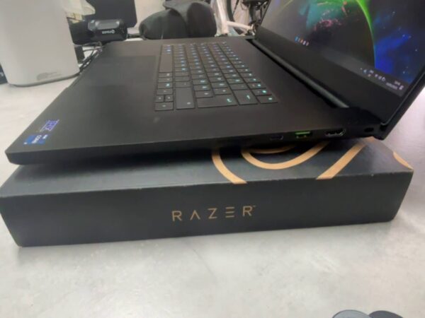 Razer Blade 16 (2024) 16 Zoll   Model:RZ09  | 12the Gen Intel Core i9-12900H |  32GB RAM |  ITB SSD |  RTX 3080TI 16GB |  Windows 11. mit Originalverpackung+Ladegerät | Zustand: Sehr Gut – Bild 3