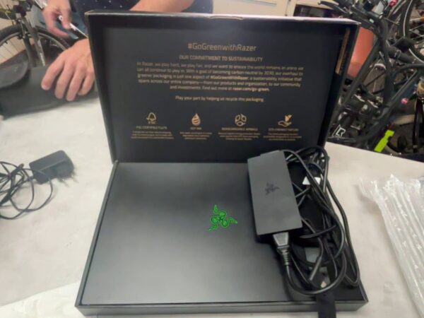 Razer Blade 16 (2024) 16 Zoll   Model:RZ09  | 12the Gen Intel Core i9-12900H |  32GB RAM |  ITB SSD |  RTX 3080TI 16GB |  Windows 11. mit Originalverpackung+Ladegerät | Zustand: Sehr Gut – Bild 6