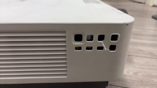 Sony Bemer VPL-FH500  | +Fernbedienung | 670H | Tasten sind gebrochen .
aber mit ferbdinung funktieret  einwandfrei! | Zustand: Gut – Bild 4