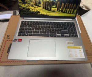 Asus Vivobook 16 Laptop M1605Y | Ryzen 7 7730u  | 16GB RAM | 1TB SSD 
Windows 11 Home | Radeon | mit Originalverpackung 7Onboard Graphics | Cool Silver | Zustand: Wie Neu