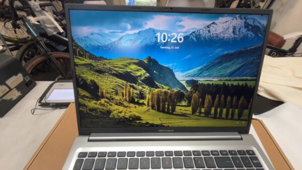 Asus Vivobook 16 Laptop M1605Y | Ryzen 7 7730u  | 16GB RAM | 1TB SSD 
Windows 11 Home | Radeon | mit Originalverpackung 7Onboard Graphics | Cool Silver | Zustand: Wie Neu – Bild 2