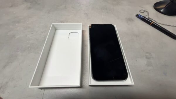 iPhone 13 128GB | mit Originalverpackung  | SimLock: Frei | Zustand: Gut | Farbe: Dunkel Blau | Akku: 74% – Bild 3