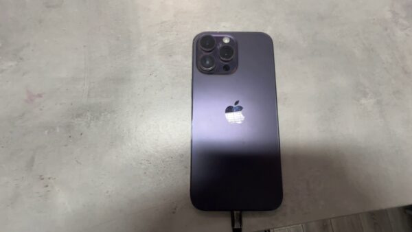 iPhone 14 Pro Max 1TB | Kamera Plate hat Sprung  |Siehe Fotos
AKKU 87%  | SimLock: Frei | Zustand: Gut | Farbe: violett – Bild 4