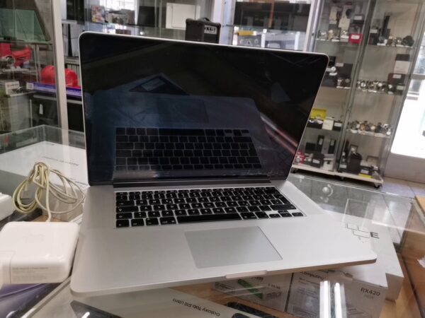 Macbook Pro - Retina 15 Zoll, 2013  | Core i7 2GHz | 8 GB Ram | 256 GB SSD | 702 Ladezyklen | Zustand: Gut – Bild 2