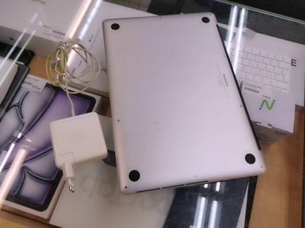 Macbook Pro - Retina 15 Zoll, 2013  | Core i7 2GHz | 8 GB Ram | 256 GB SSD | 702 Ladezyklen | Zustand: Gut – Bild 4