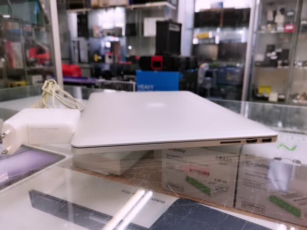 Macbook Pro - Retina 15 Zoll, 2013  | Core i7 2GHz | 8 GB Ram | 256 GB SSD | 702 Ladezyklen | Zustand: Gut – Bild 5