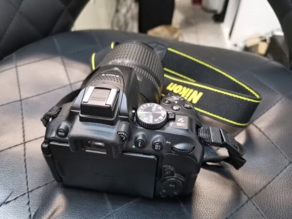 Nikon D5300 schwarz mit Objektiv AF-S DX 18-105mm  |  Ohne Ladegerät  | Zustand: Gut – Bild 4