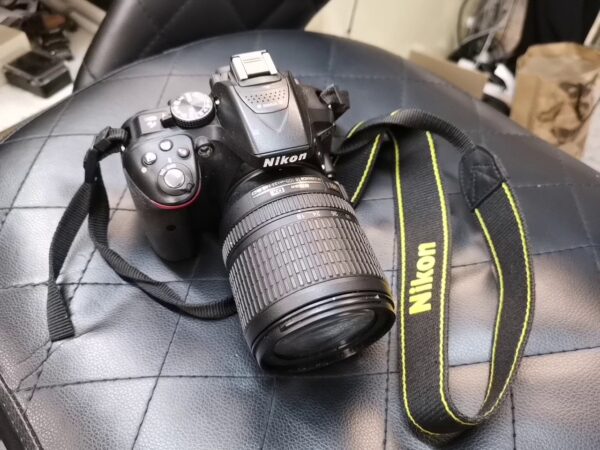 Nikon D5300 schwarz mit Objektiv AF-S DX 18-105mm  |  Ohne Ladegerät  | Zustand: Gut – Bild 5