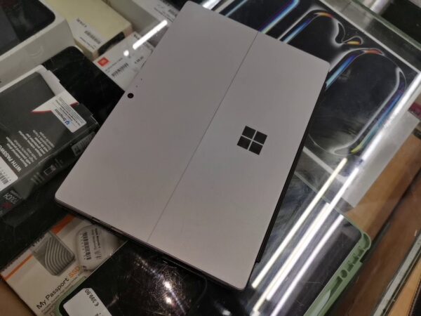 Microsoft Surface i5-6300 U 2.40 GHz | 4.00 GB 128 GB SSD Windows 10 Pro mit Ladegerät  | Zustand: Gut – Bild 2