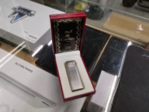Cartier Paris Feurzeug   .Gut | mit Originalverpackung  | Zustand: Sehr Gut