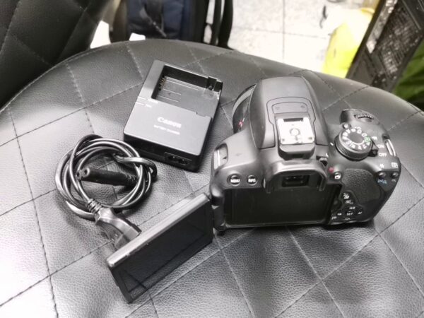 Canon Eos 700d  Objektiv EF 50mm f1.8 STM | Mit Tasche 2x Akku Ladegerät  | Zustand: Sehr Gut – Bild 2