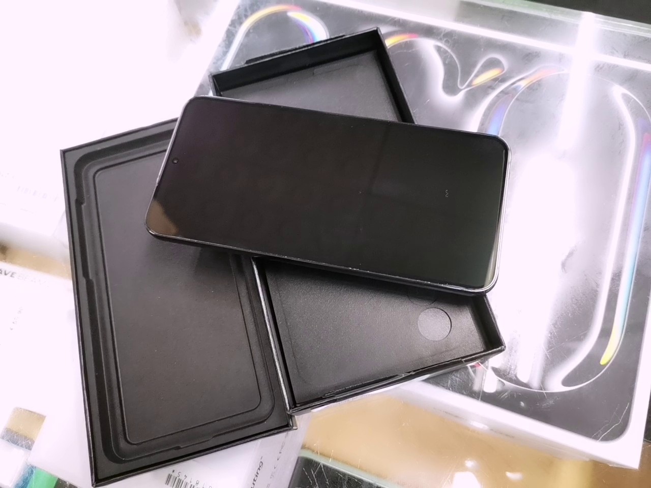 Samsung Galaxy S23+ 256GB | mit Originalverpackung | SimLock: Frei | Zustand: Gut | Farbe: schwarz – Bild 4