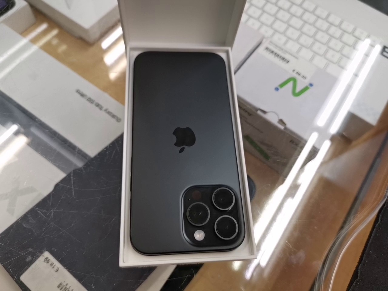 iPhone 16 Pro Max 256GB | mit Originalverpackung Garantie
Gültig bis: 3 März 2026 | SimLock: Frei | Zustand: Wie Neu | Farbe: schwarz – Bild 5