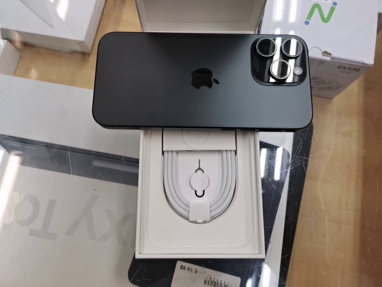 iPhone 16 Pro Max 256GB | mit Originalverpackung Garantie
Gültig bis: 3 März 2026 | SimLock: Frei | Zustand: Wie Neu | Farbe: schwarz – Bild 6