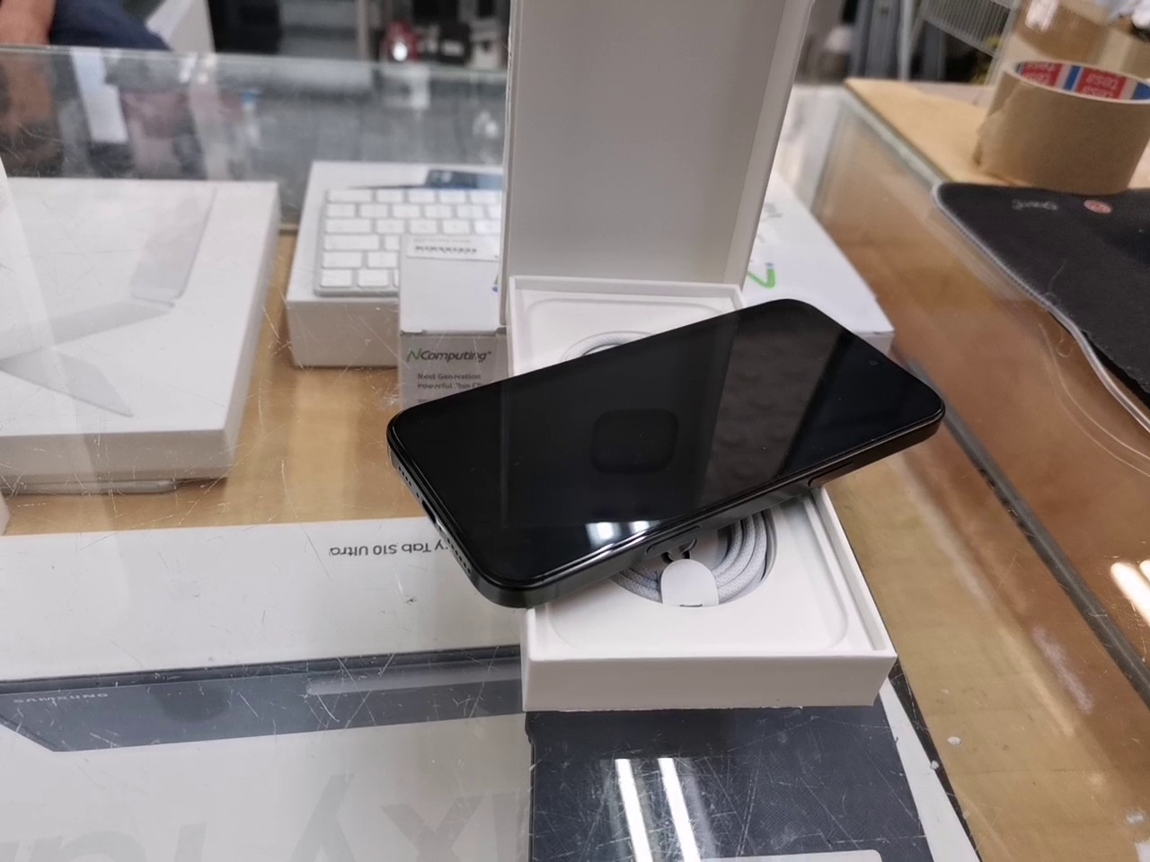 iPhone 16 Pro Max 256GB | mit Originalverpackung Garantie
Gültig bis: 3 März 2026 | SimLock: Frei | Zustand: Wie Neu | Farbe: schwarz – Bild 7