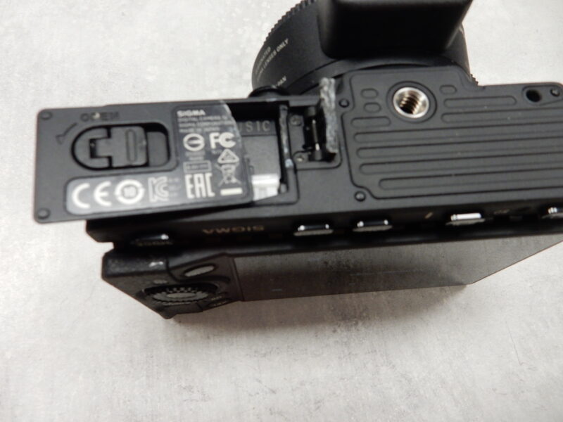 Sigma FP Body Kamera | Akkudeckel gebrochen |  mit Objektiv Adapter und 3xAkku | Zustand: Gut – Bild 4